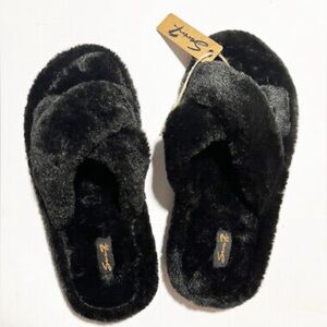 Minimalist Black Fluffy Bedroom Slippers